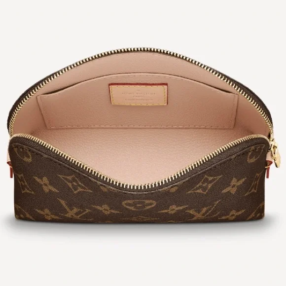 ‼️SOLD‼️Louis Vuitton 2022 cosmetic pouch/crossbody - Picture 9 of 14